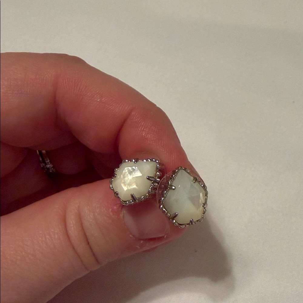 Kendra Scott Tessa silver and ivory mother of pearl Stud Earrings - Picture 4 of 5